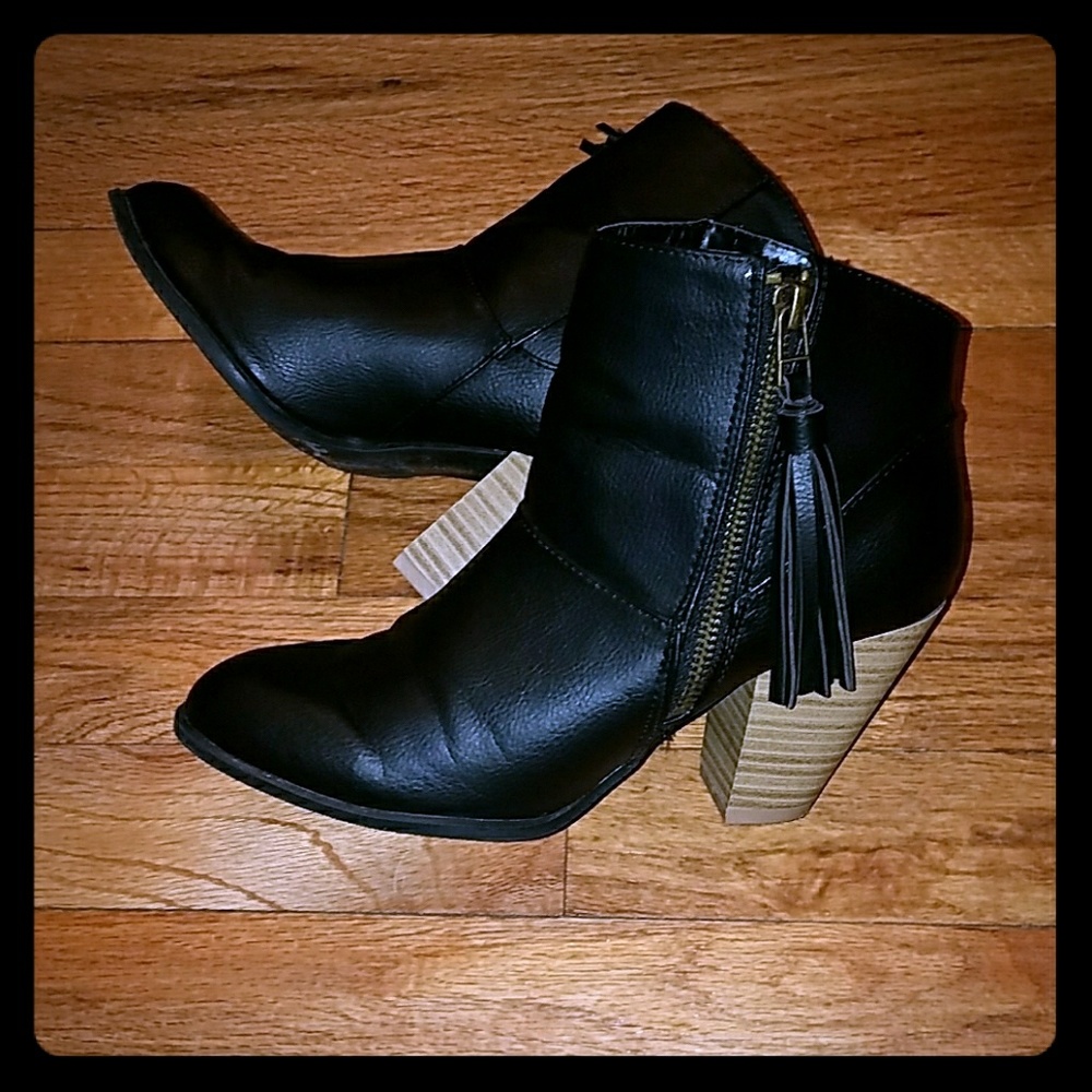 Qupid Black Ankle Boots